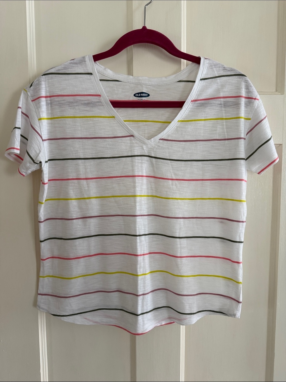 🌼Old Navy multi striped v-neck Easy Tee. Size XS.